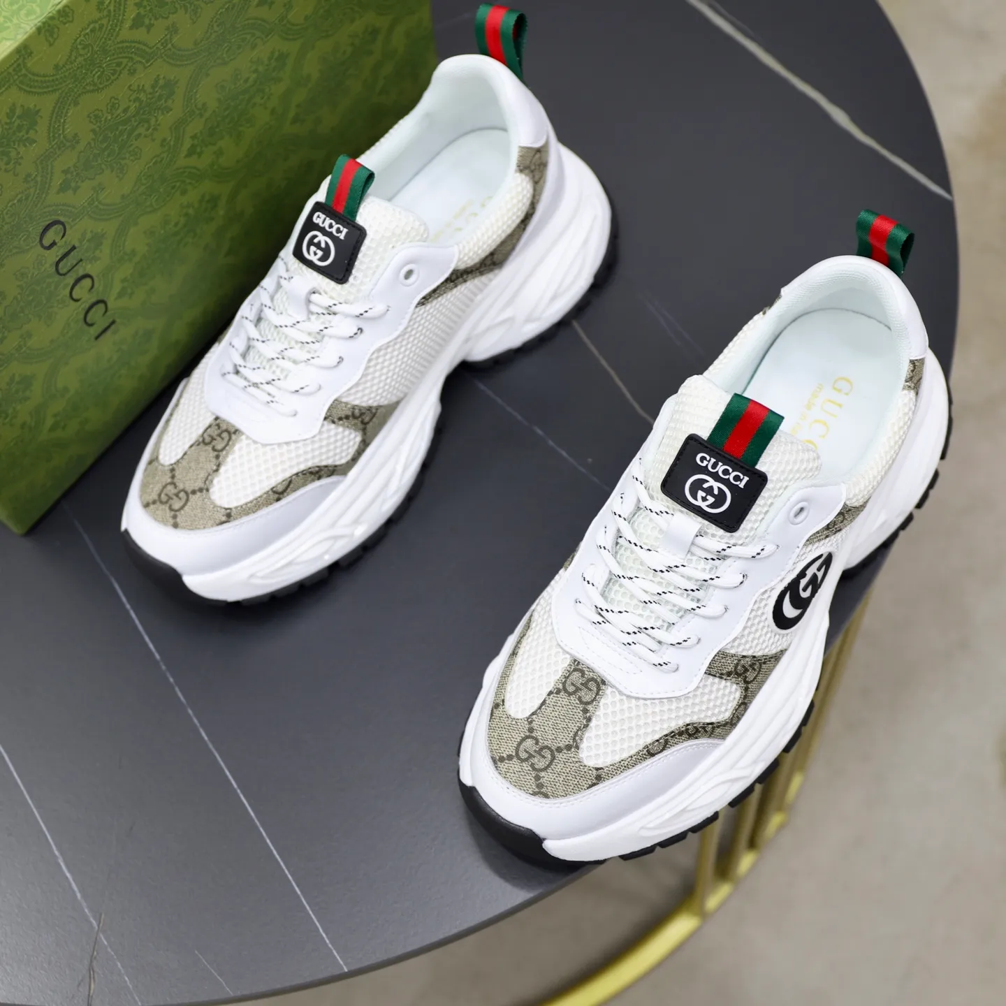 Ex-factory price: 462💰🙅‍♂️🙅‍♂️🙅‍♂️ Brand: Gucci GUCCi Standard code: 38-44 (45 customized) Grade: Same as the official website Material: Original material splicing Comfortable and breathable lining Lightweight and wear-resistant sports outsole Style category: Men's fashionable casual shoes Running sneakers Distinguished luxury brand elements Top luxury Color: actual picture color